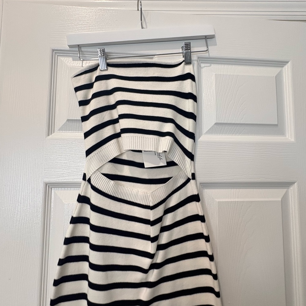 Striped Strapless Cutout Sweater Dress – Size Medium – New With Tags - Picture 2 of 5
